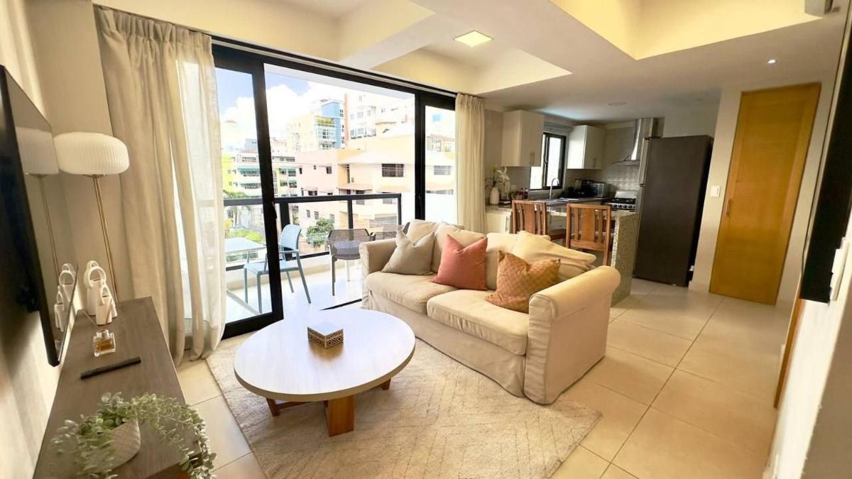 Bello apartamento en Evaristo Morales, 1 BR - Hizvo