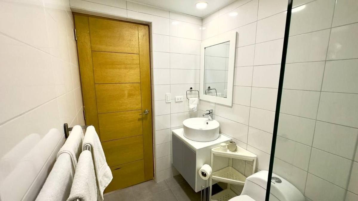 Bello apartamento en Evaristo Morales, 1 BR - Hizvo