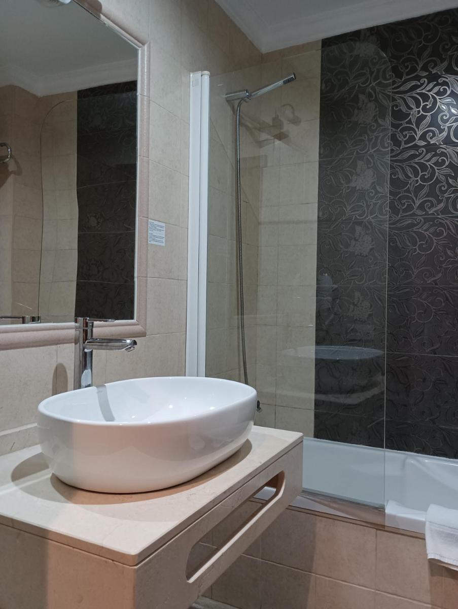 Hotel Rural los Tadeos - Housity