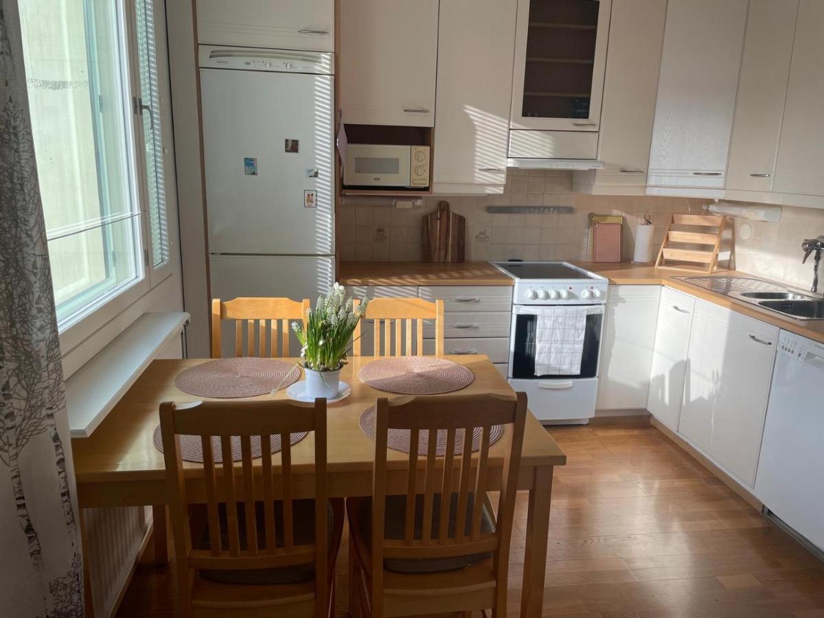 Quiet Apartment with Free Parking, 15 Min to Airport - Hizvo