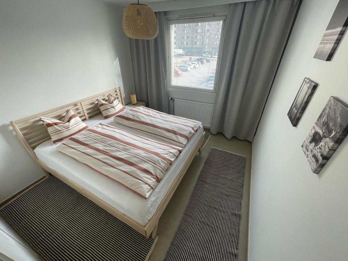 Quiet Apartment with Free Parking, 15 Min to Airport - Hizvo