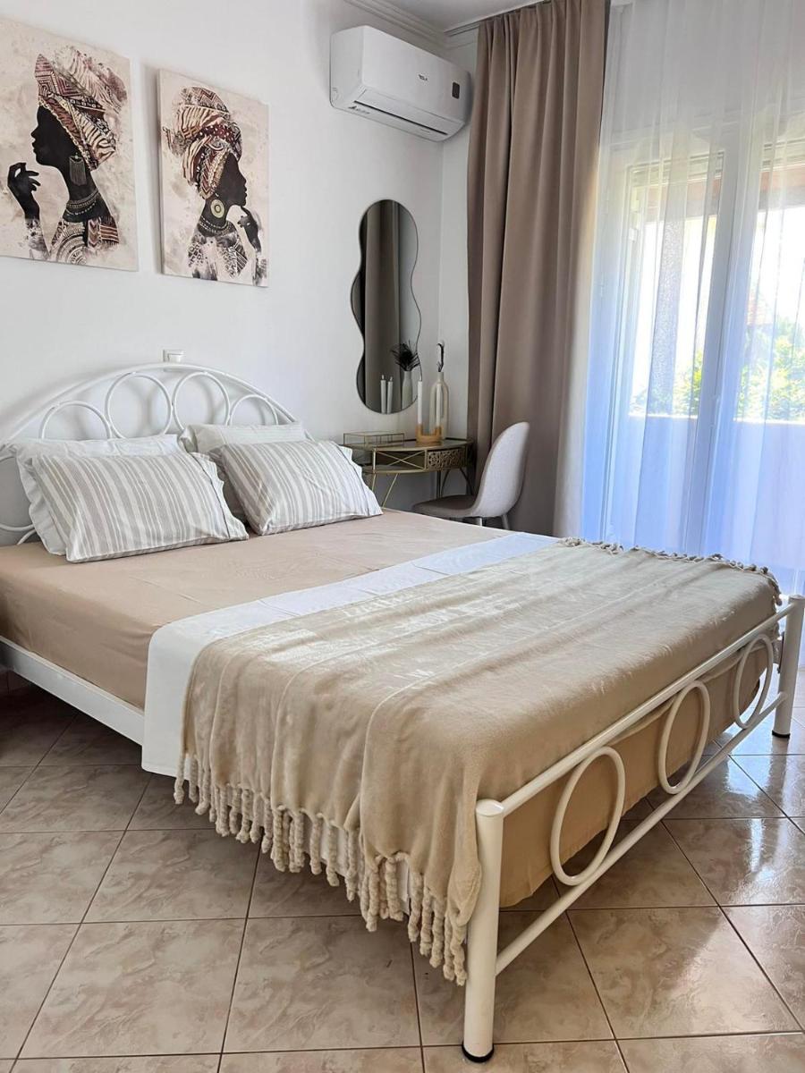 Julia Holiday Apartments - Housity