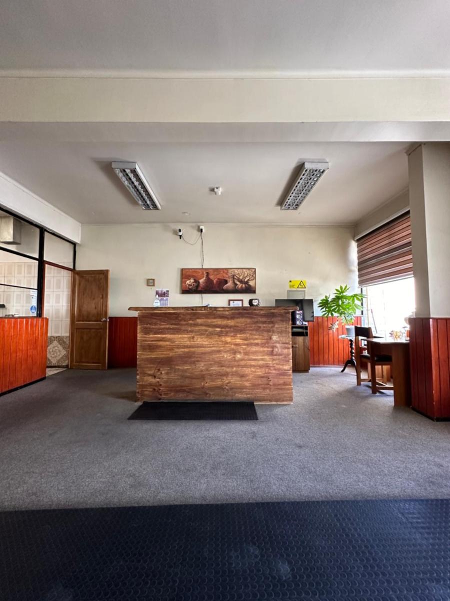Hostal Antonella Los Angeles - Housity