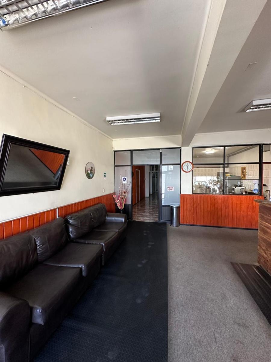 Hostal Antonella Los Angeles - Housity