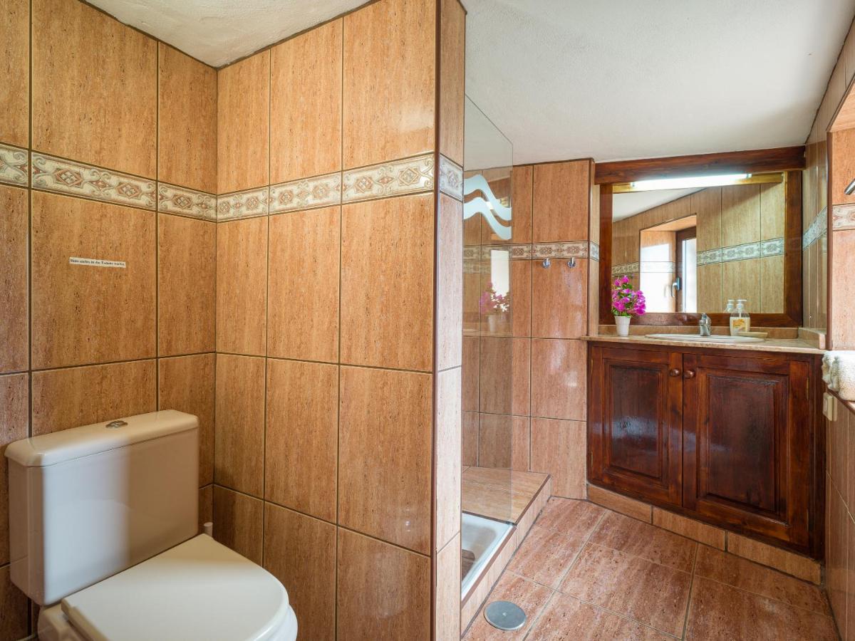 Castillo Lanzarote Villa Bentley - Luxury Villa -sleep in a volcanic cave - Housity