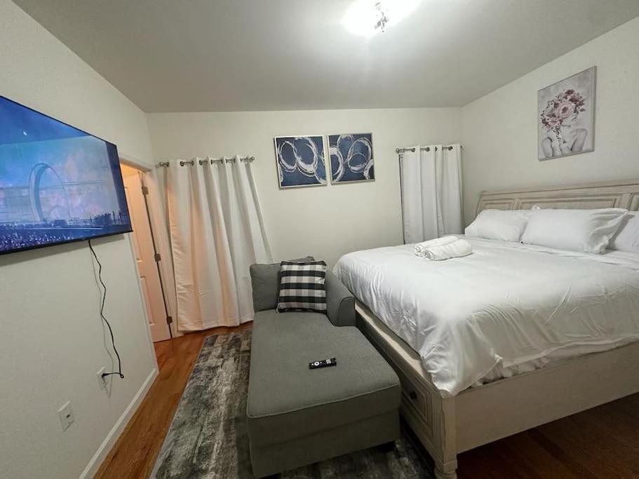 Deluxe 2 bedroom EWR airport home - Housity