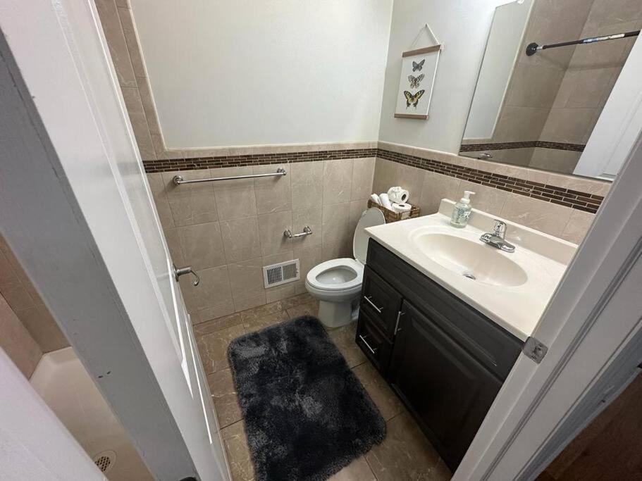 Deluxe 2 bedroom EWR airport home - Housity