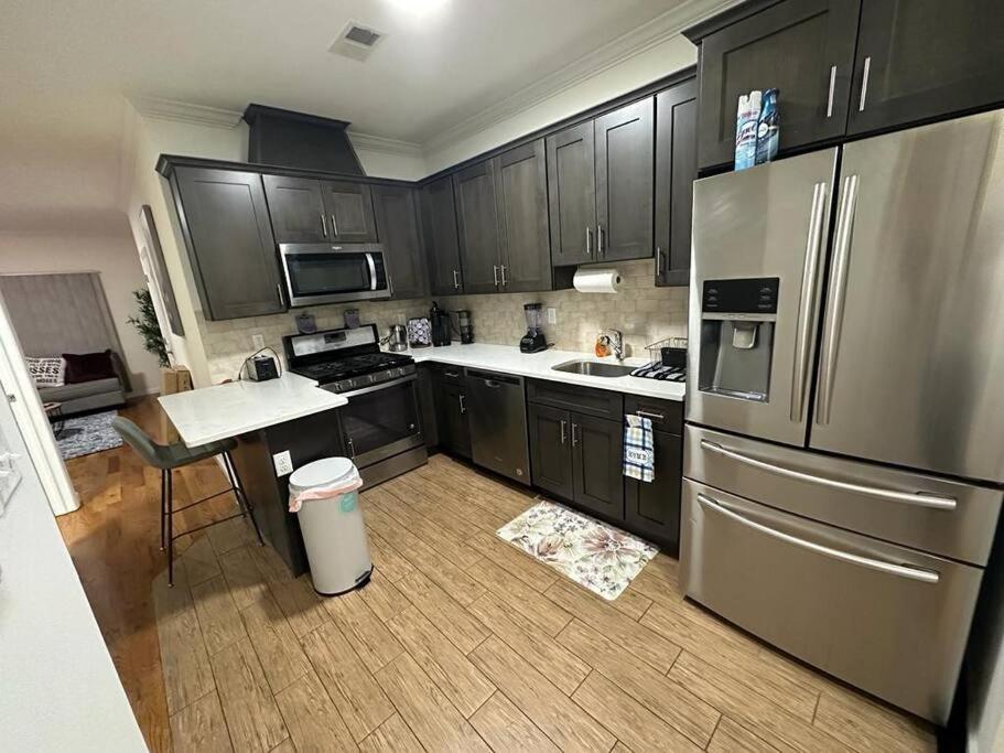 Deluxe 2 bedroom EWR airport home - Housity