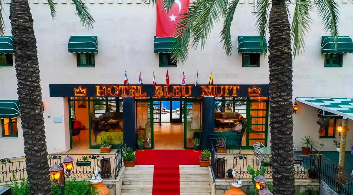 Bleu Nuit Hotel + - Housity