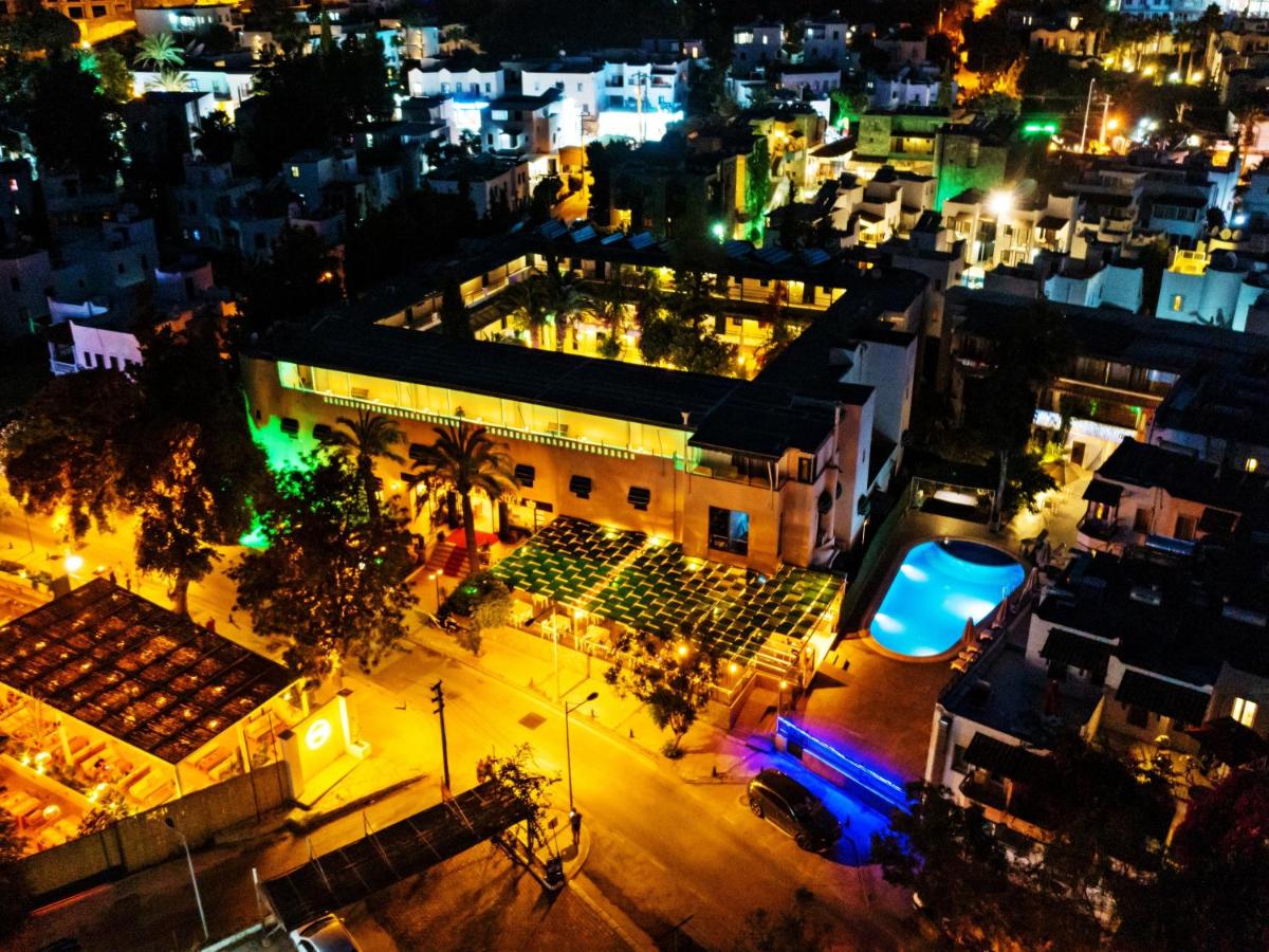 Bleu Nuit Hotel + - Housity
