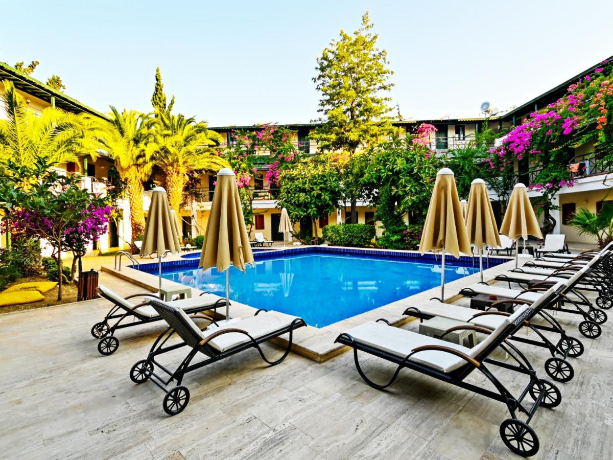 Bleu Nuit Hotel + - Housity