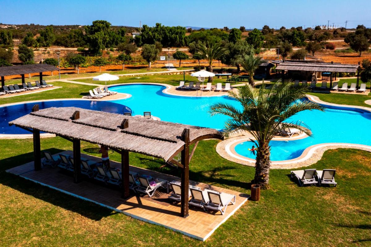 Exclusive Apartments in Thalassa Beach Resort - Housity