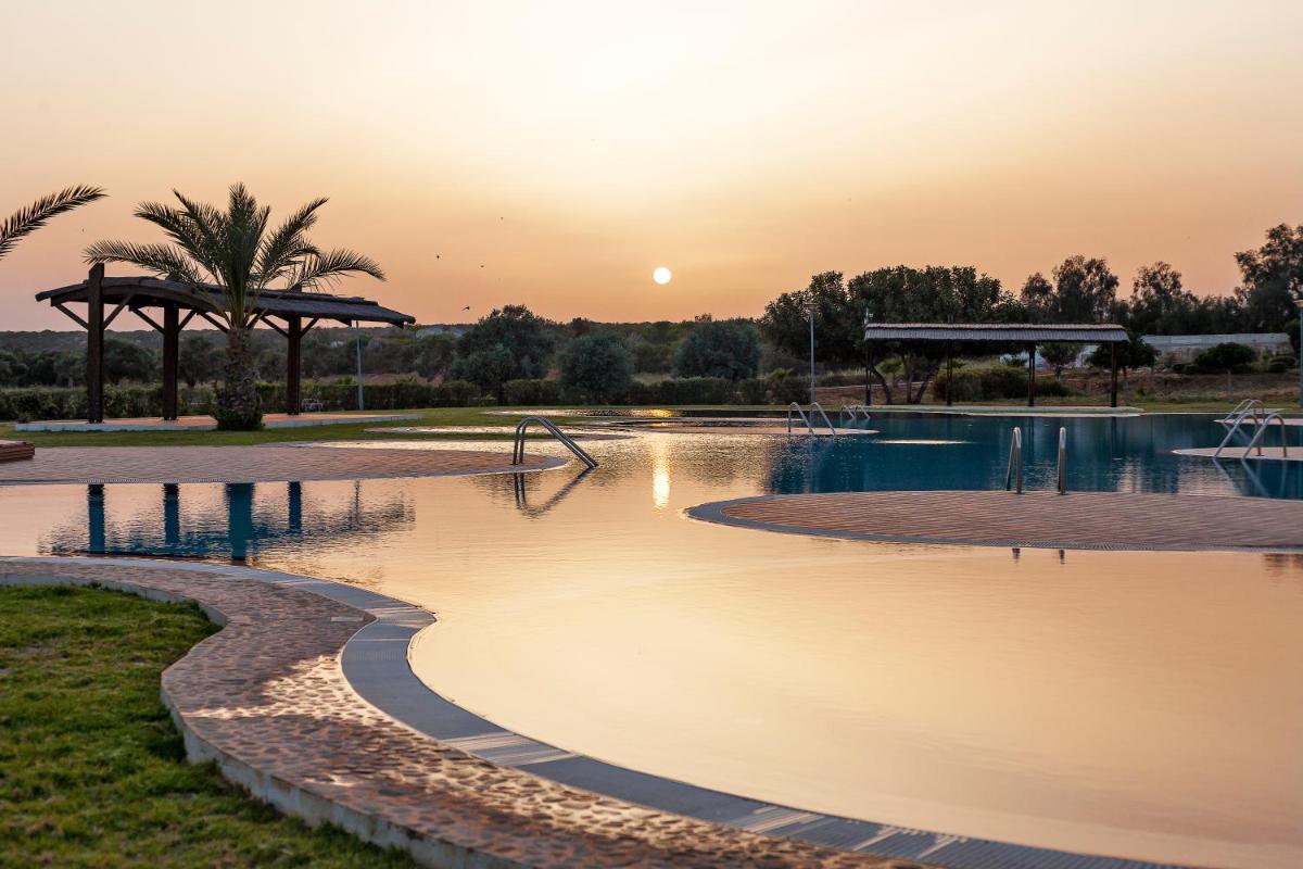 Exclusive Apartments in Thalassa Beach Resort - Housity