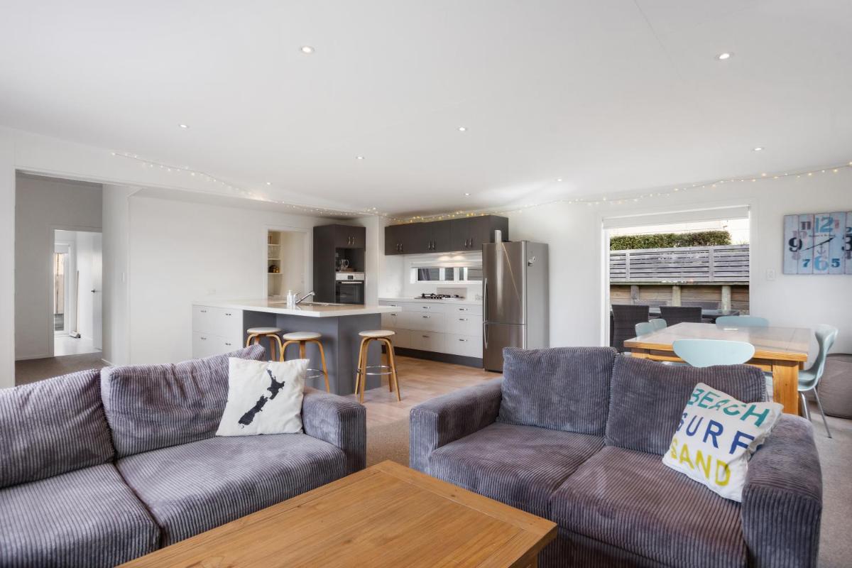 Modern Kiwi Bach - Waihi Beach Holiday Home - Housity