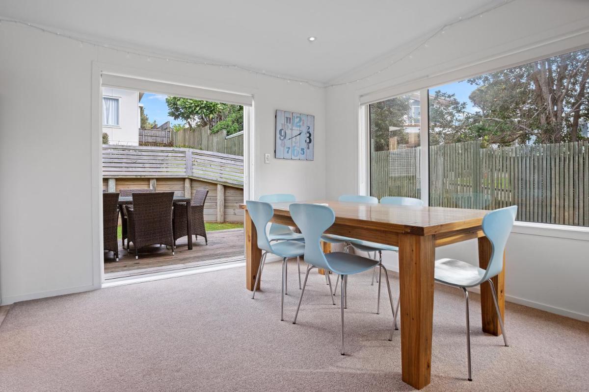 Modern Kiwi Bach - Waihi Beach Holiday Home - Housity