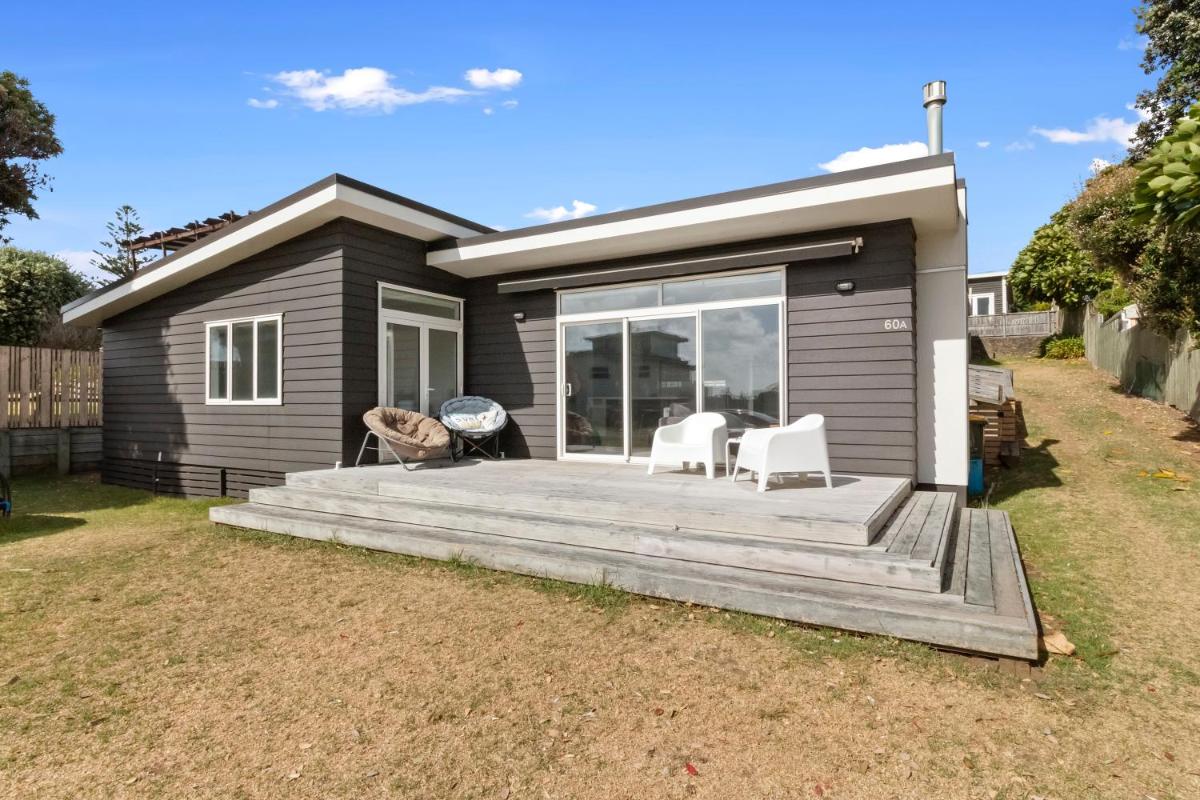 Modern Kiwi Bach - Waihi Beach Holiday Home - Housity
