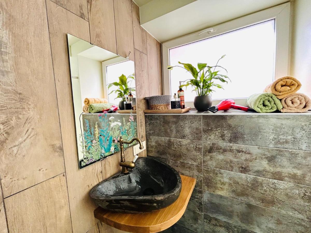 Three bedroom with two terraces for 7people+baby - Housity