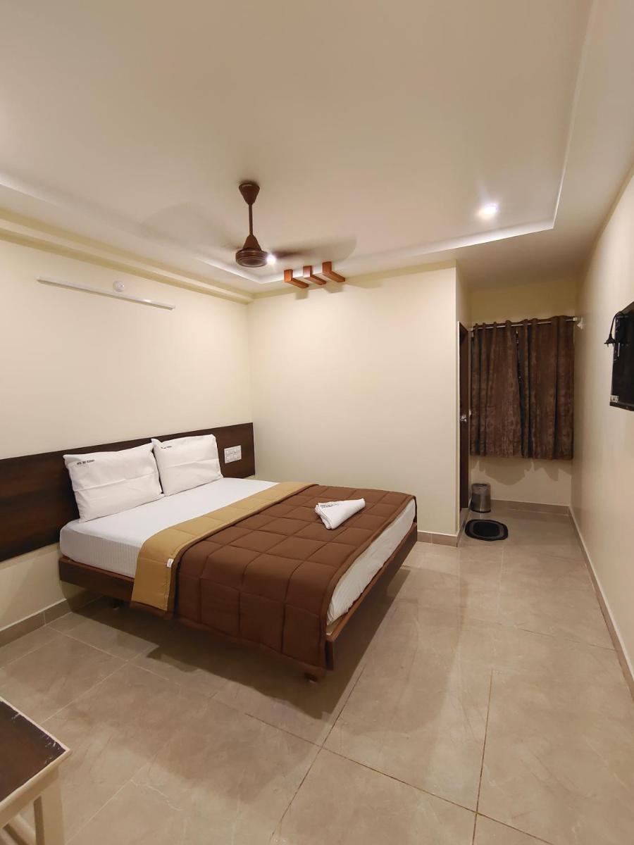 HOTEL DKR GRAND - Housity