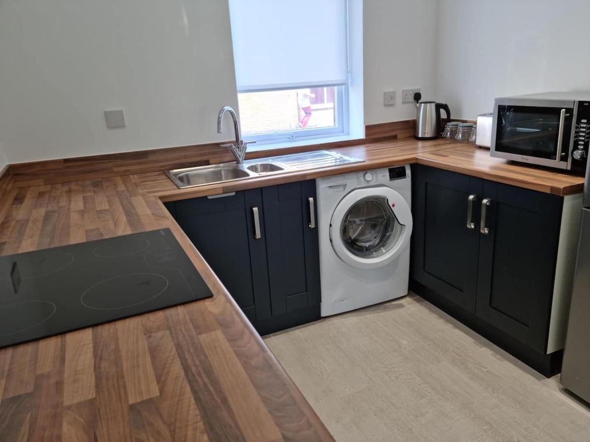 Waterfront Retreat - Modern Apartment - Housity