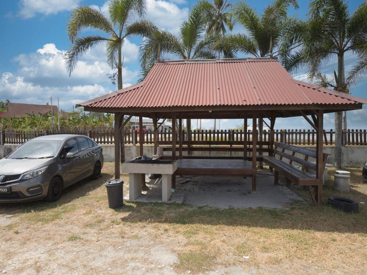 OYO 90968 Teratak Samuderakita, Chalet & Guesthouse - Housity