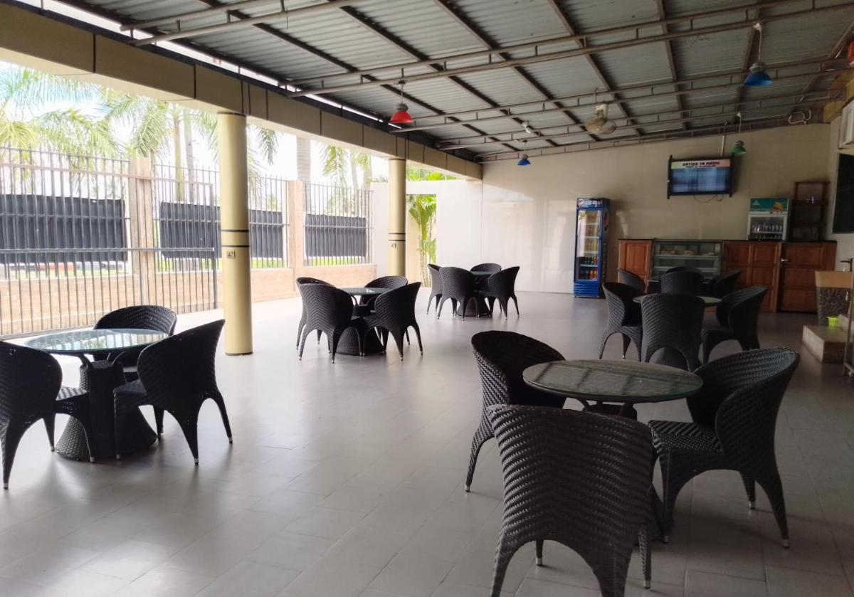 Nemart's Hotel - Housity