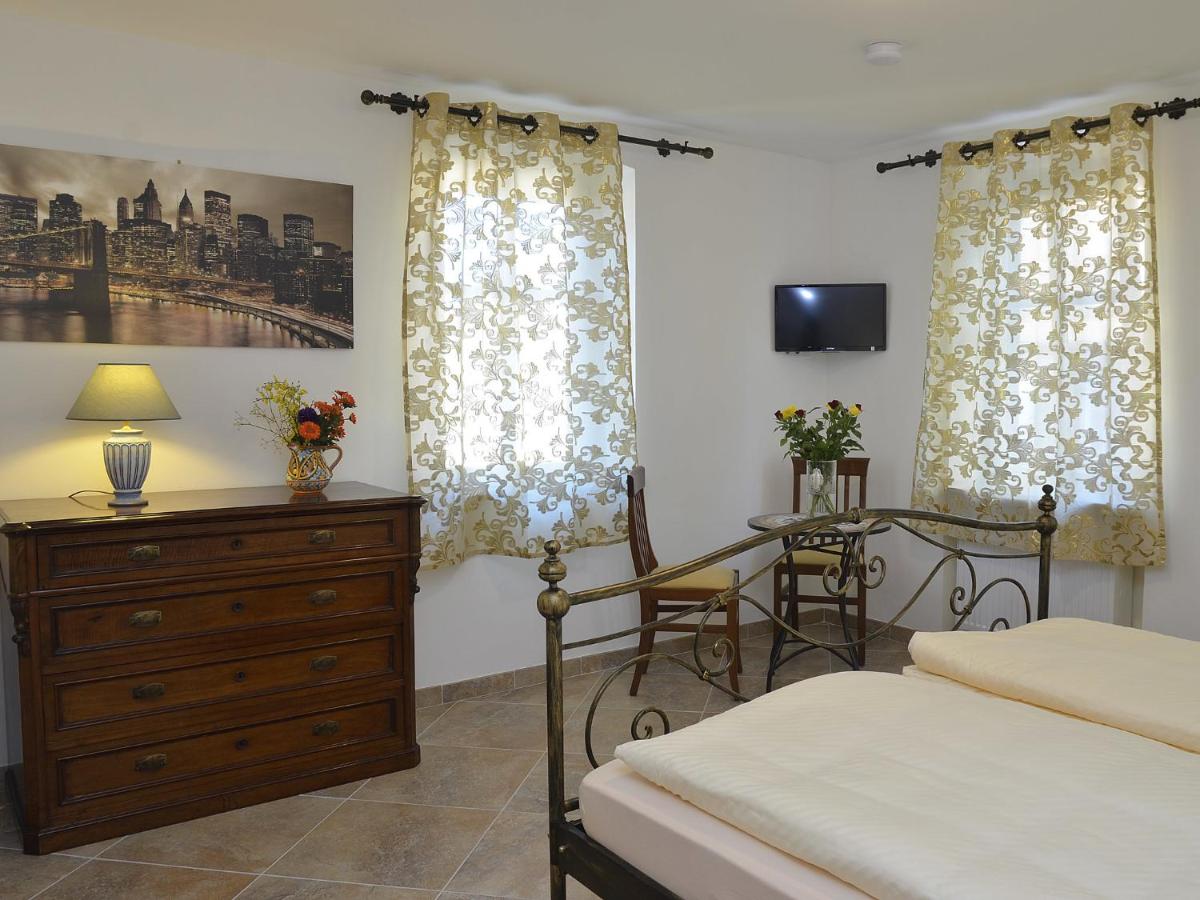Hotel Restaurant La Corona - Housity