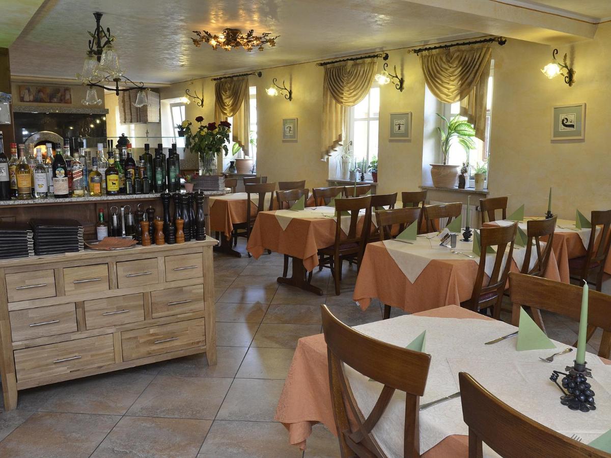Hotel Restaurant La Corona - Housity