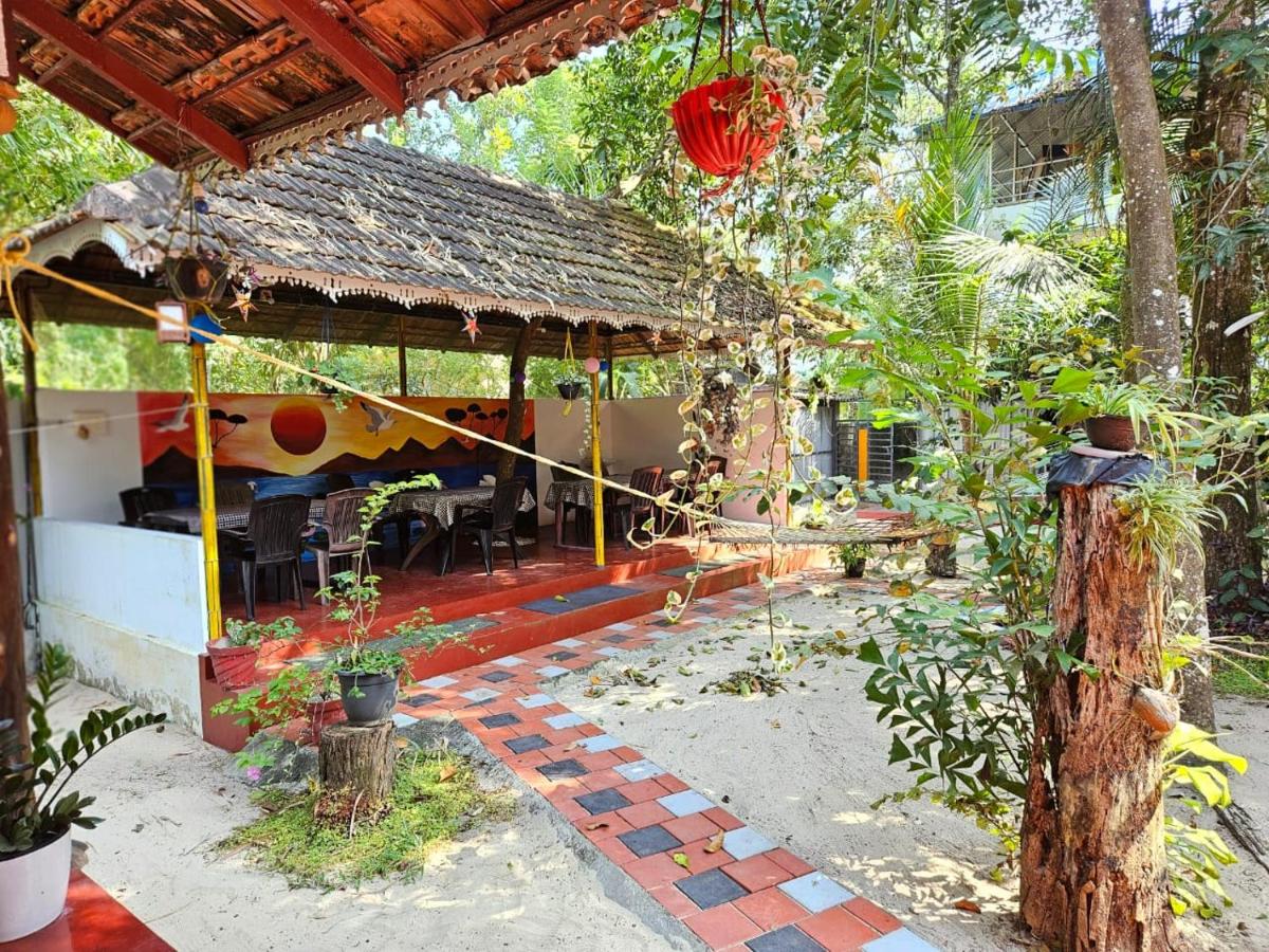 Kerala Cottage-Marari Beach House - Housity