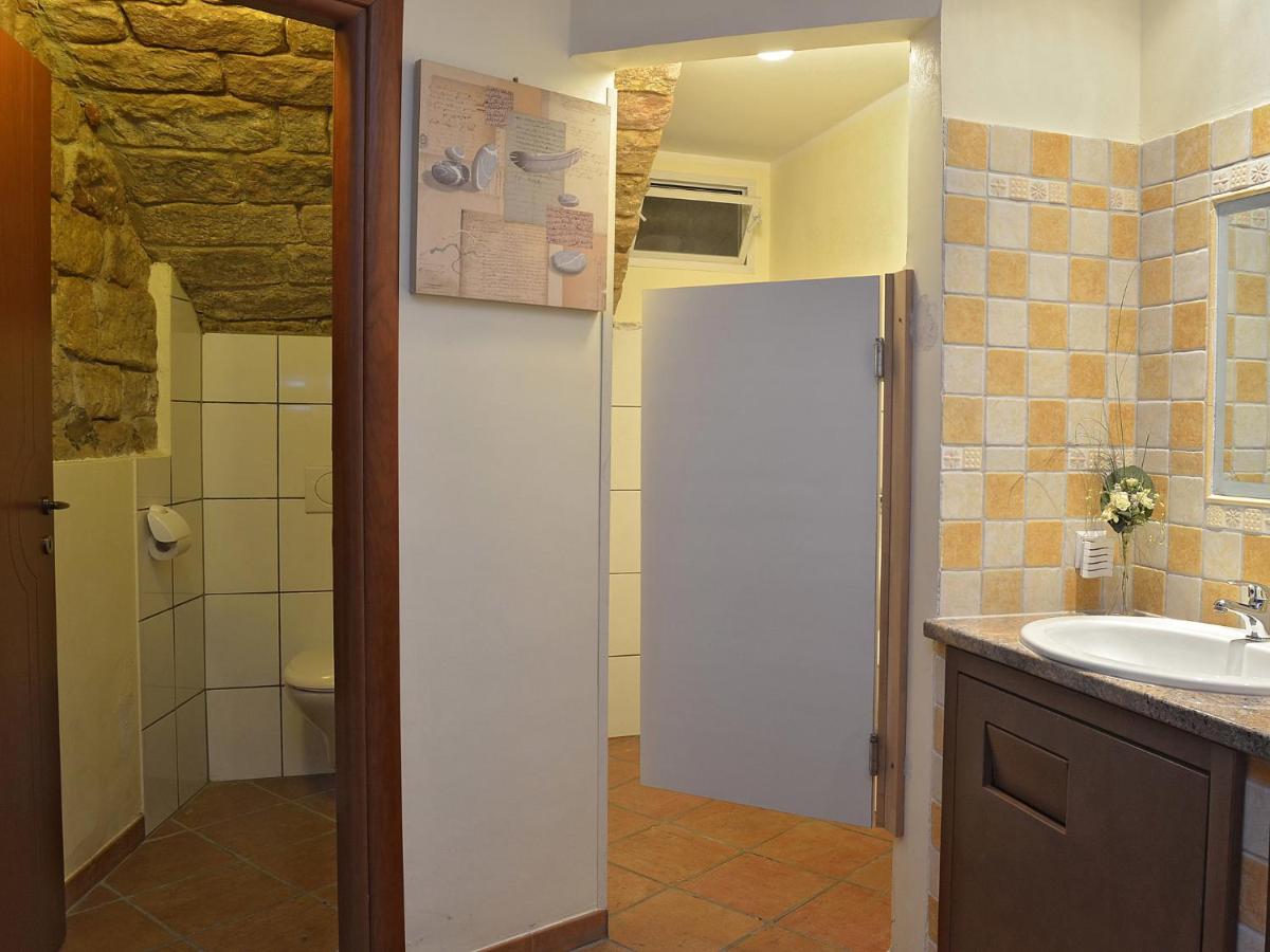 Hotel Restaurant La Corona - Housity