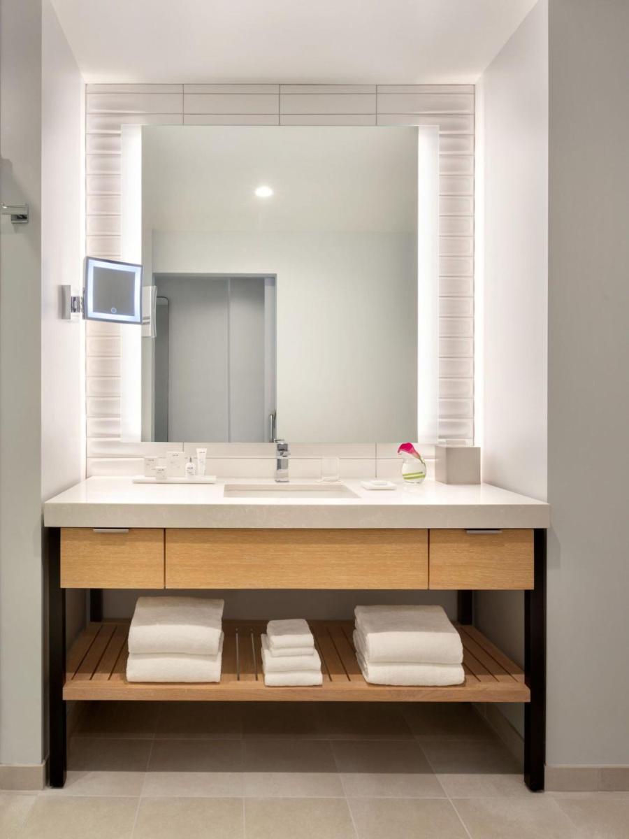 The Viv Hotel, Anaheim, a Tribute Portfolio Hotel - Housity