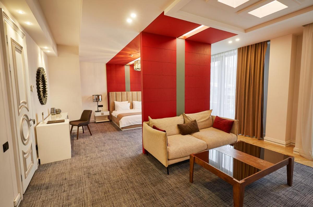 Aghababyan's Hotel - Housity