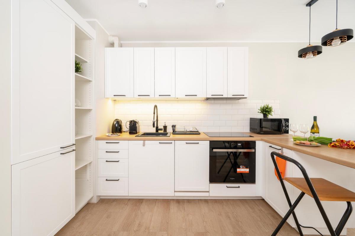 Hideaway Apartment - Terrace with Garden & Parking- by Rentujemy - Housity