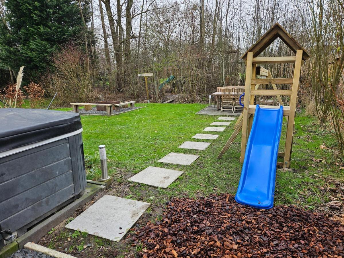 Family home, large garden, playground kids, firepit, terraces, sleeps max 7 and 1 babycot, kids playroom inside - Housity