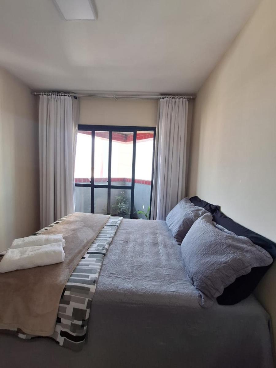Quarto na região central com alexa integrada e sacada - Housity