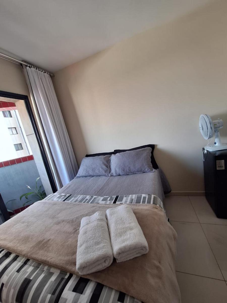 Quarto na região central com alexa integrada e sacada - Housity
