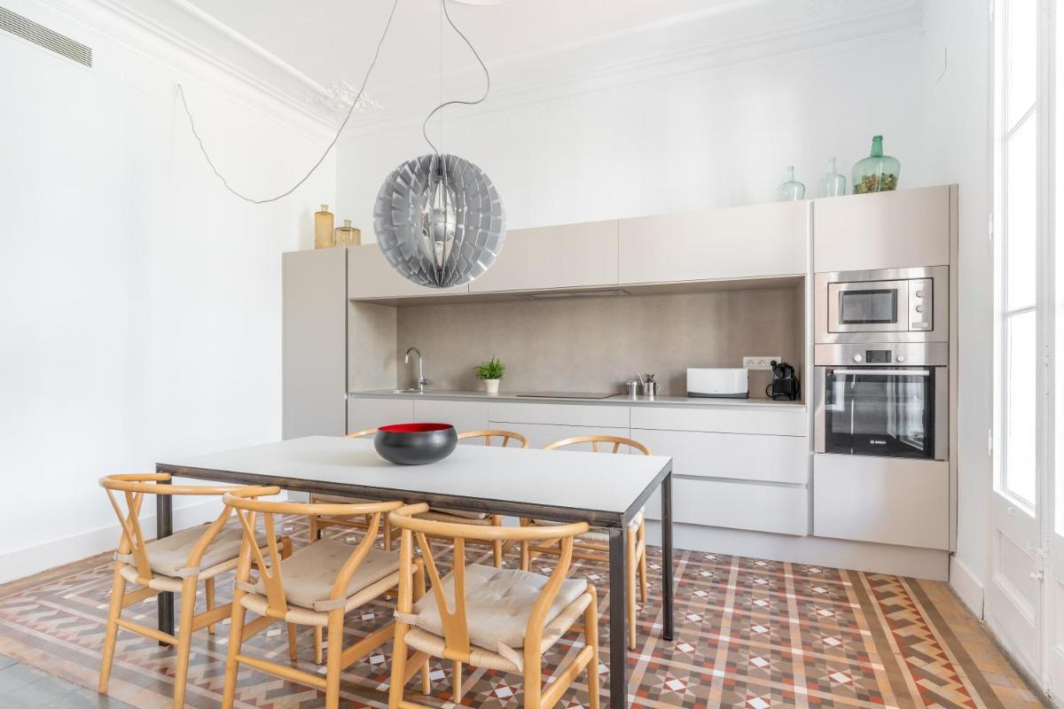 Mosaic Elegant Apartment - Housity