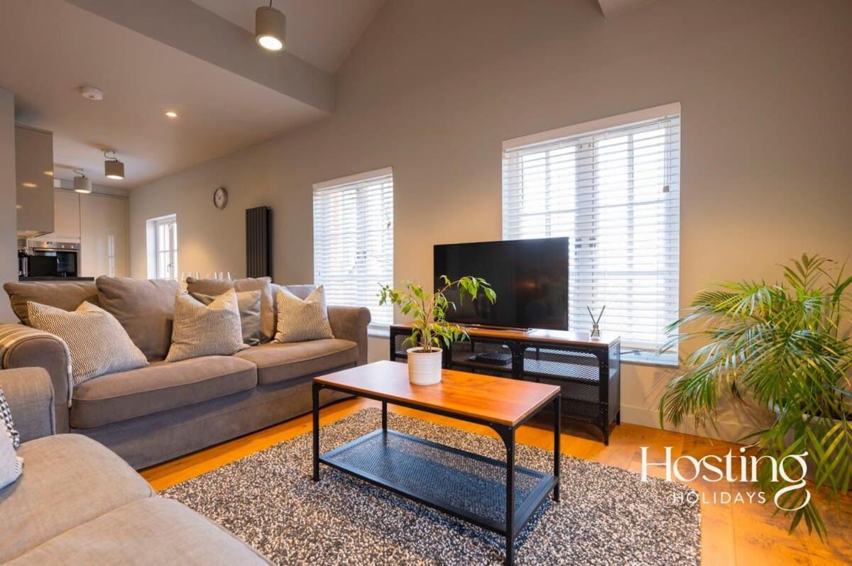 Stylish Luxury Apartment in The Centre of Henley - Housity