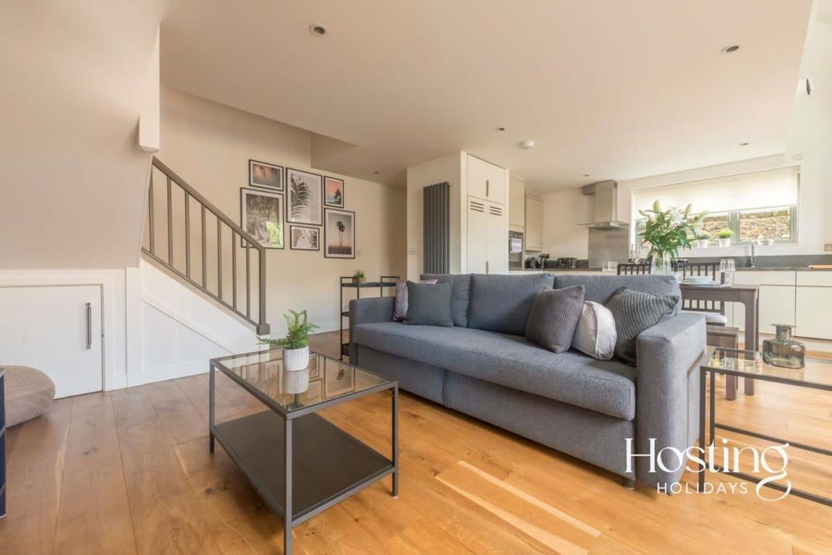 The Henley Retreat - Housity
