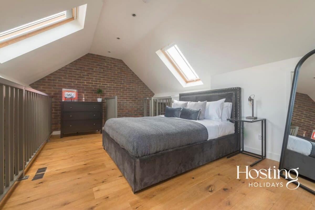 The Henley Retreat - Housity