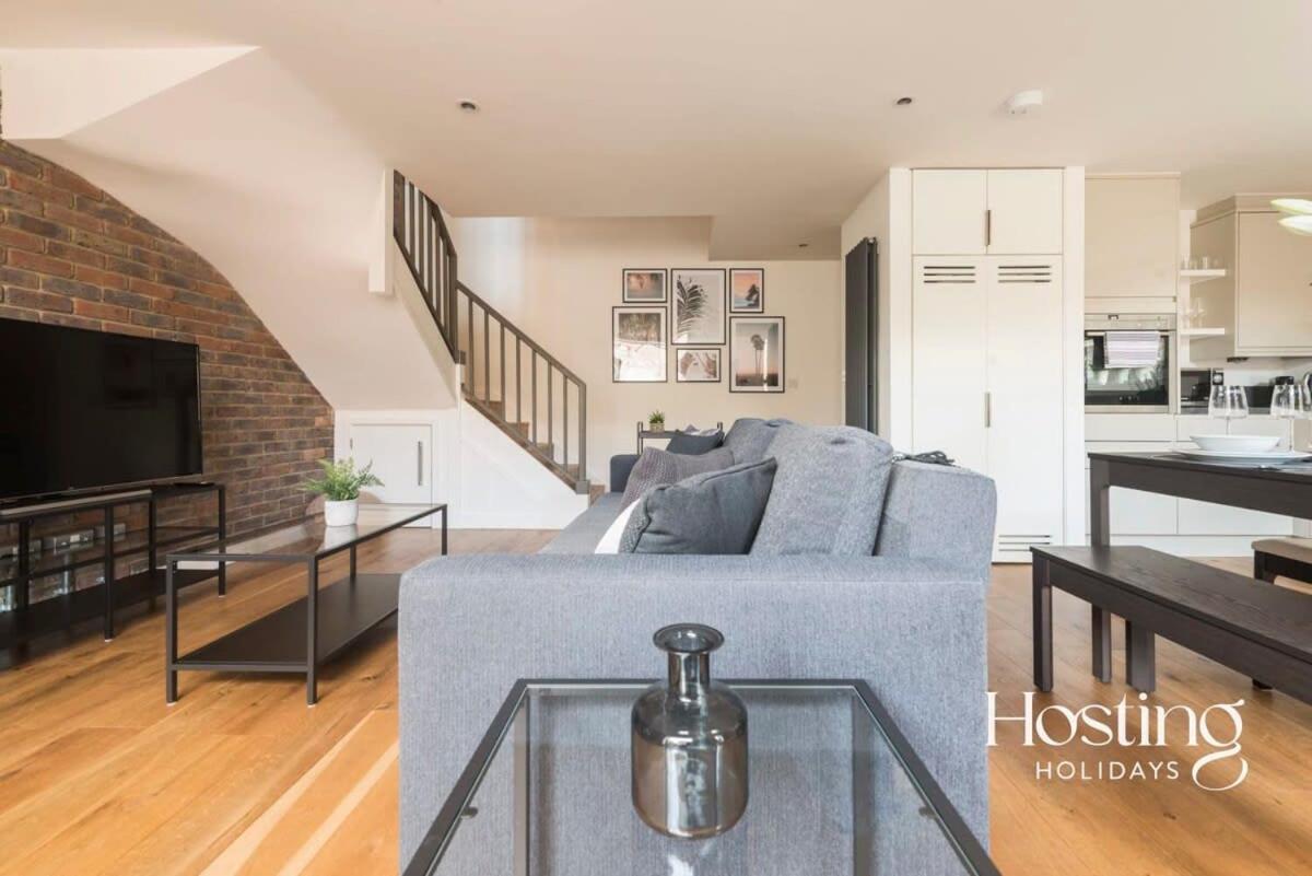 The Henley Retreat - Housity