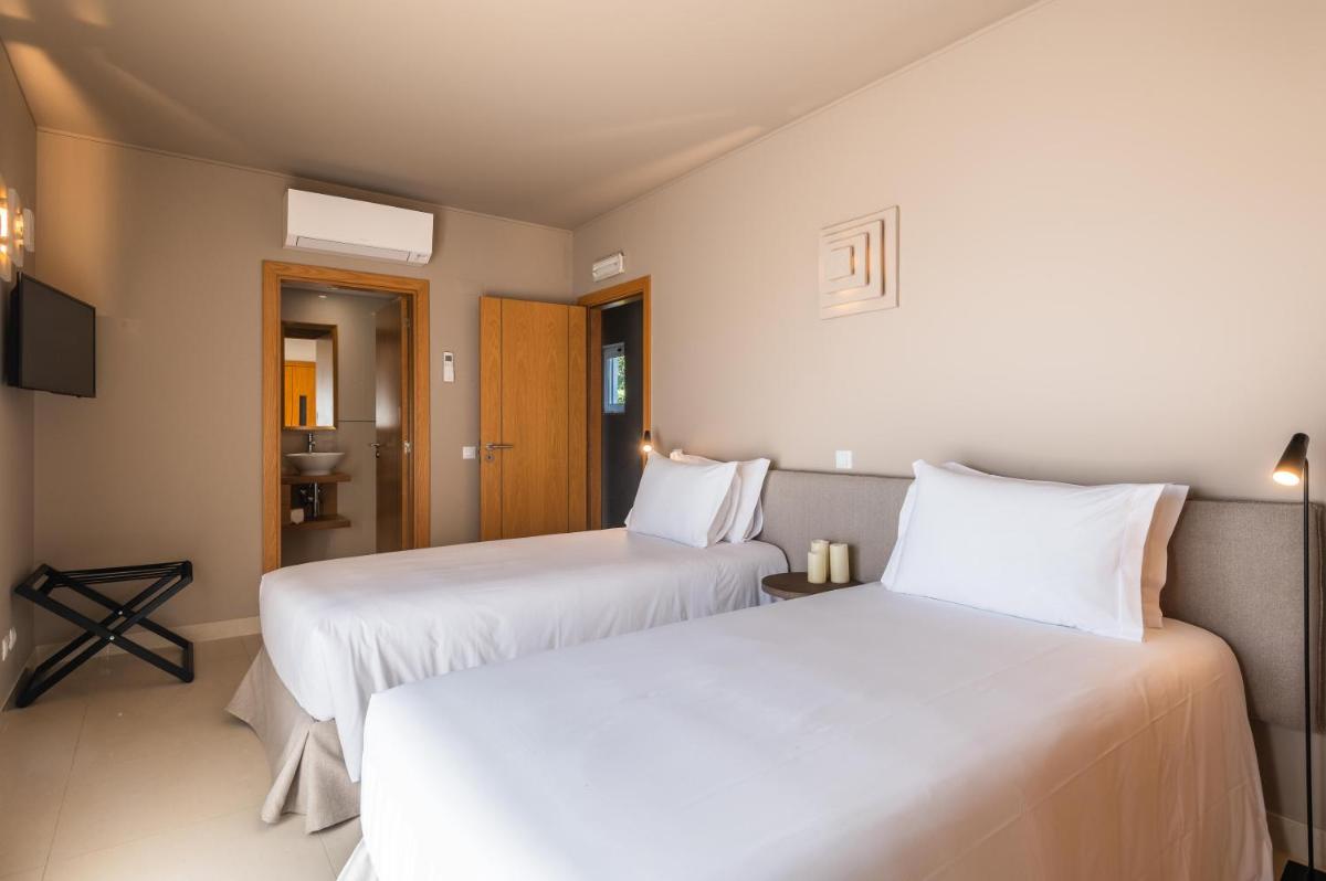 Uma cama ou camas num quarto em Vale da Lapa Village Resort