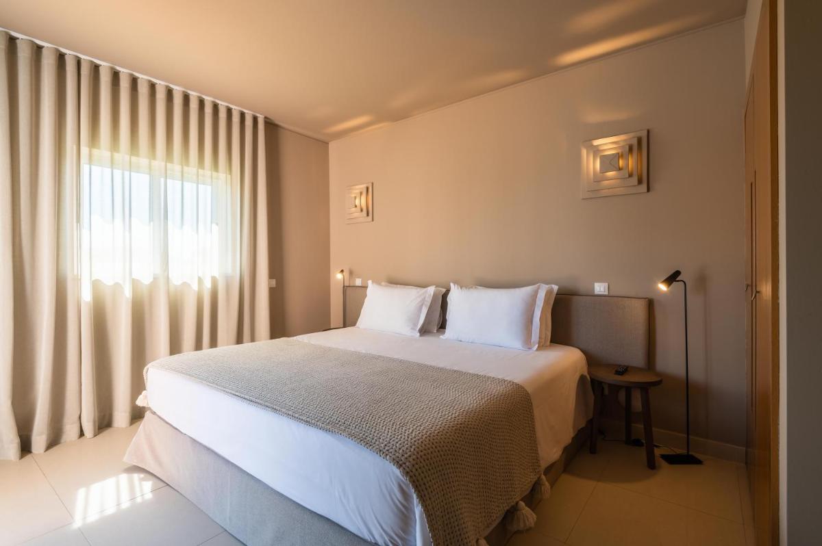 Uma cama ou camas num quarto em Vale da Lapa Village Resort