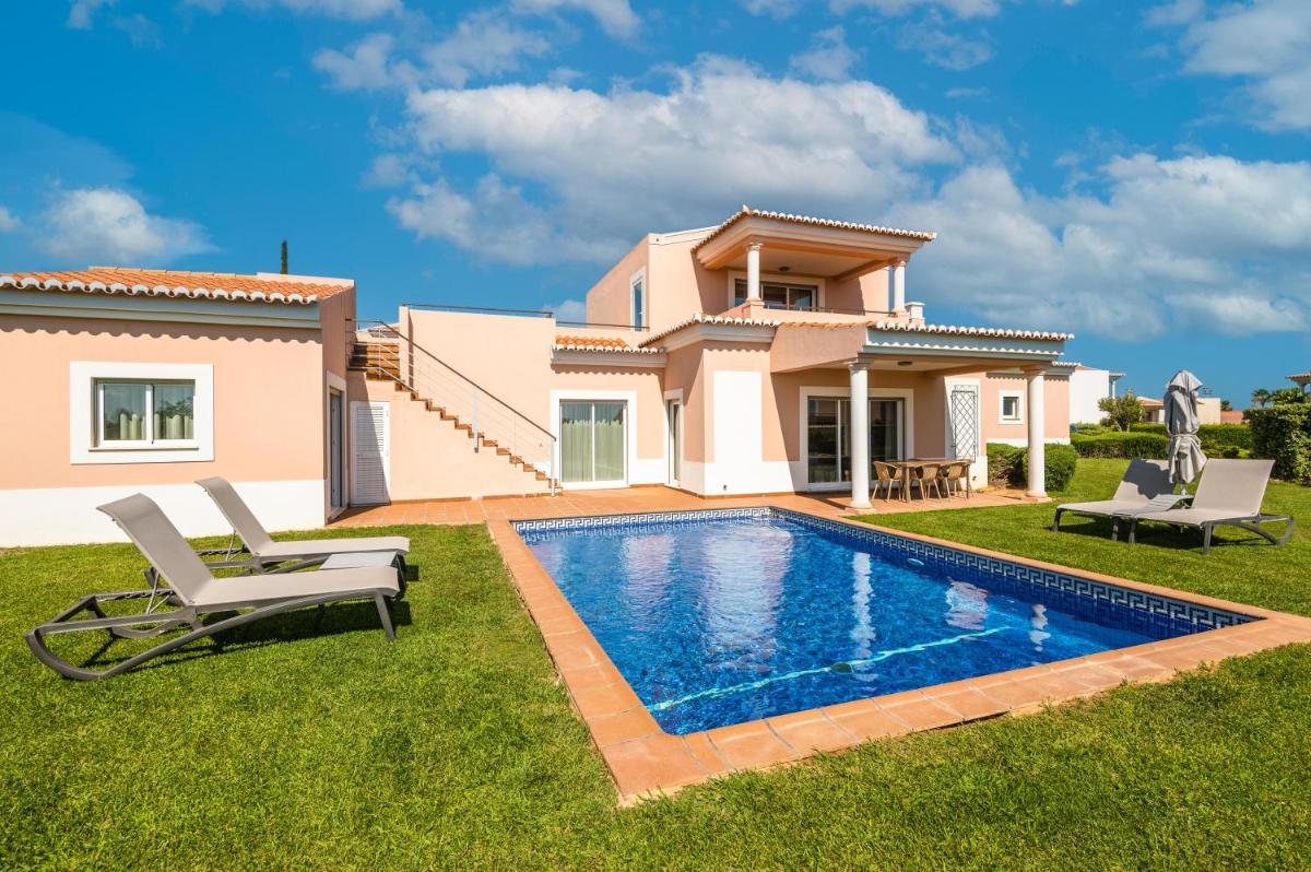 A piscina em ou perto de Vale da Lapa Village Resort