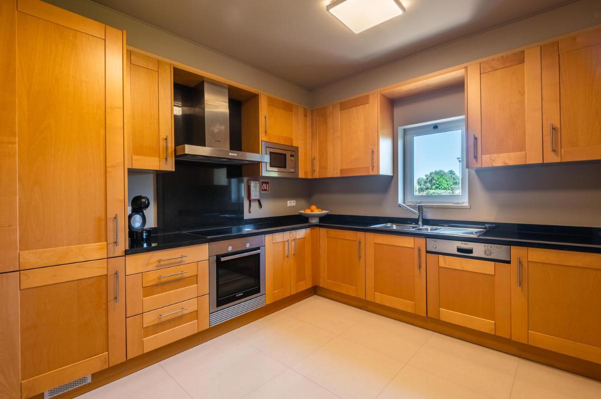 A cozinha ou kitchenette de Vale da Lapa Village Resort