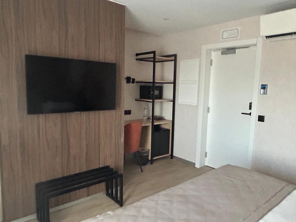 Uma televisão e/ou sistema de entretenimento em AP Maria Nova Lounge - Adults Friendly