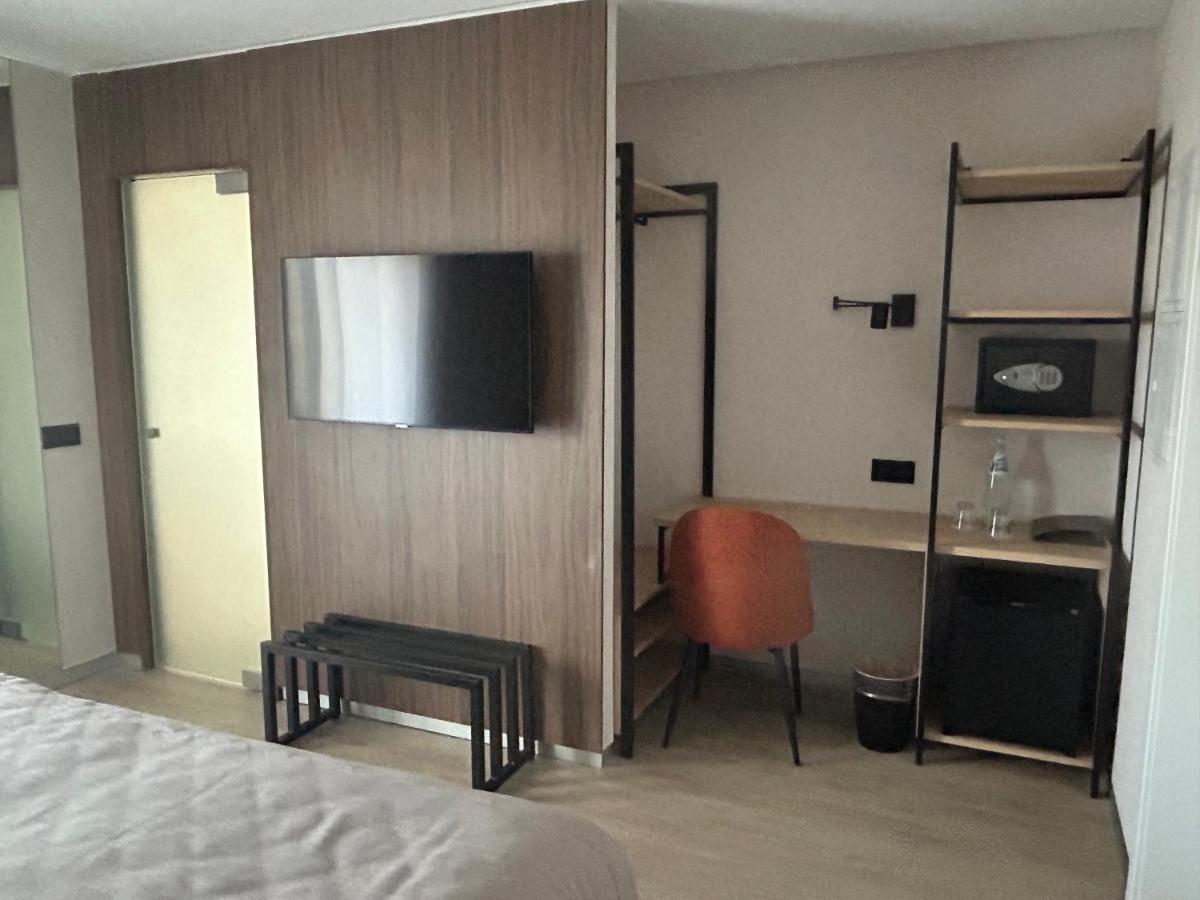 Uma televisão e/ou sistema de entretenimento em AP Maria Nova Lounge - Adults Friendly