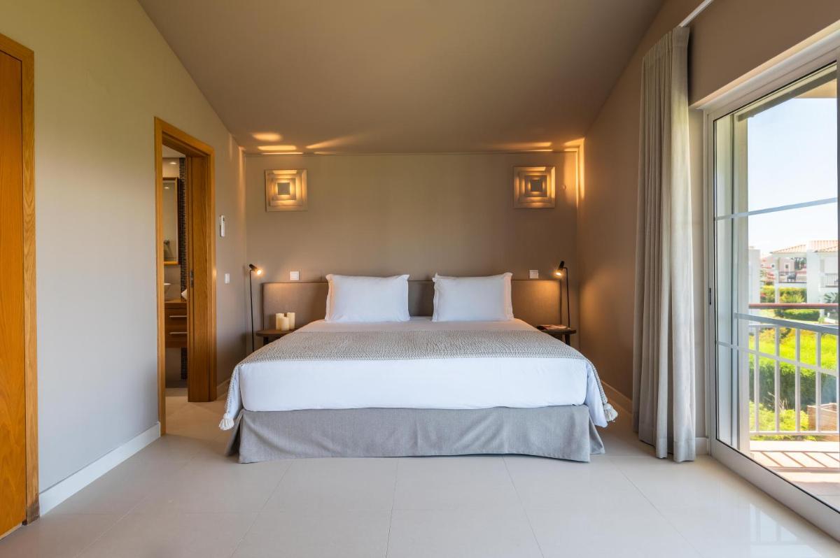 Uma cama ou camas num quarto em Vale da Lapa Village Resort