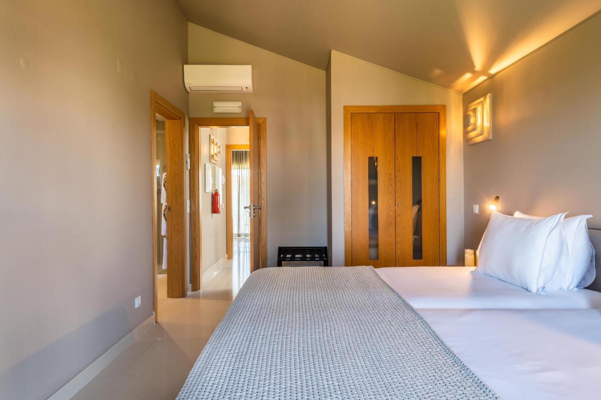 Uma cama ou camas num quarto em Vale da Lapa Village Resort