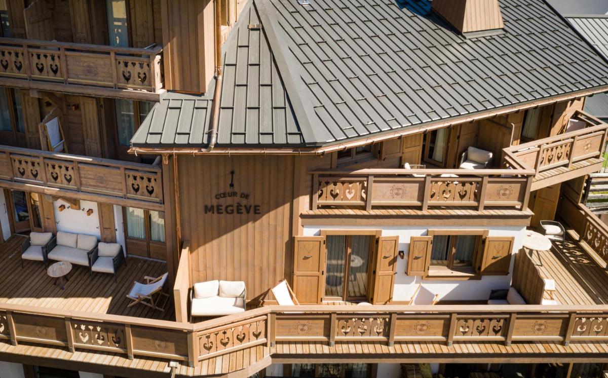 vue aérienne d'une maquette de maison dans l'établissement Coeur de Megève, à Megève