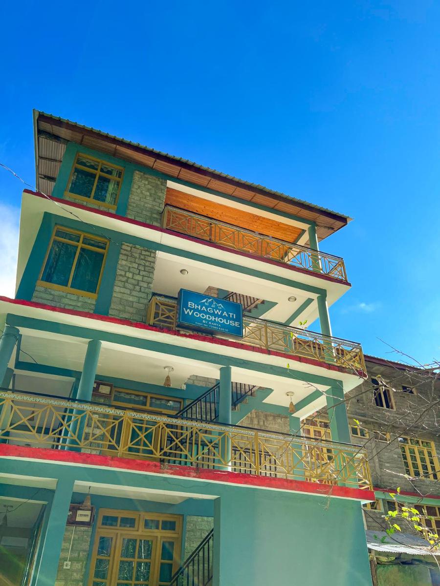 Bhagwati wood house - Housity